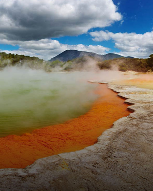 Experience Rotorua and Taupo with InterCity&#39;s innovative activity and attraction booking site.  Find activity deals and last minute discounts on geothermal attractions, rafting, jet boating, parasailing, Waitomo Caving adventures, scenic flights and more.
